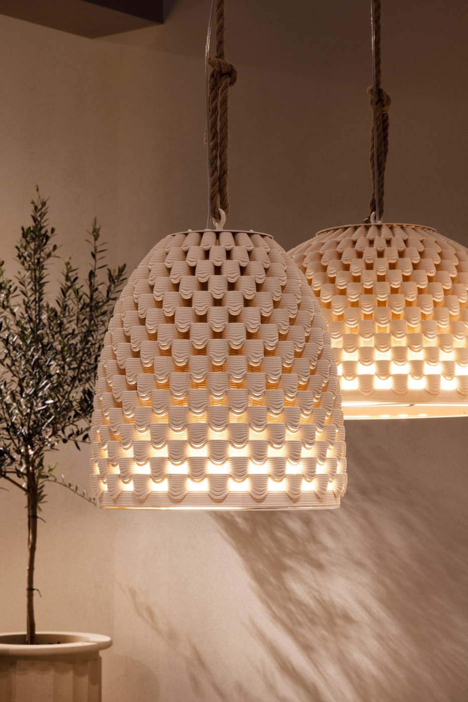 3D Printed Suspension Ceramic Lamps